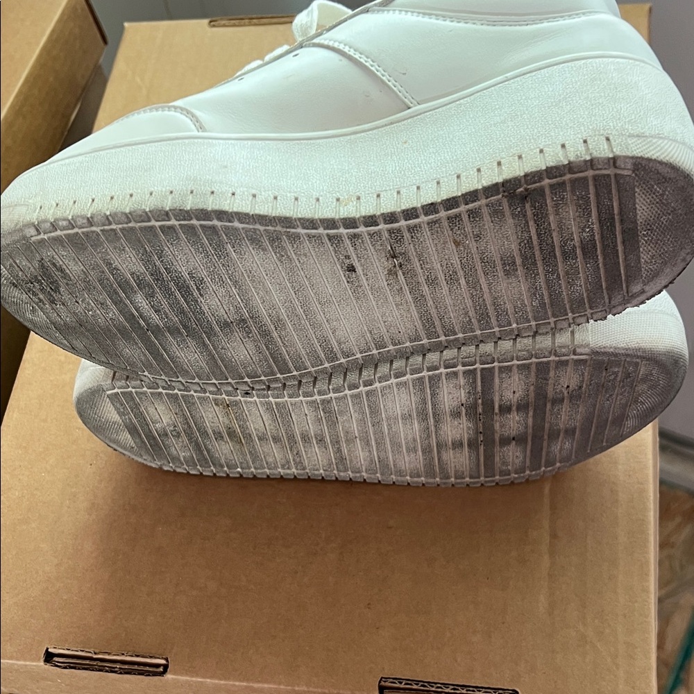 Steve Madden Classic White Lace-Up Sneakers 7.5 - Picture 5 of 6